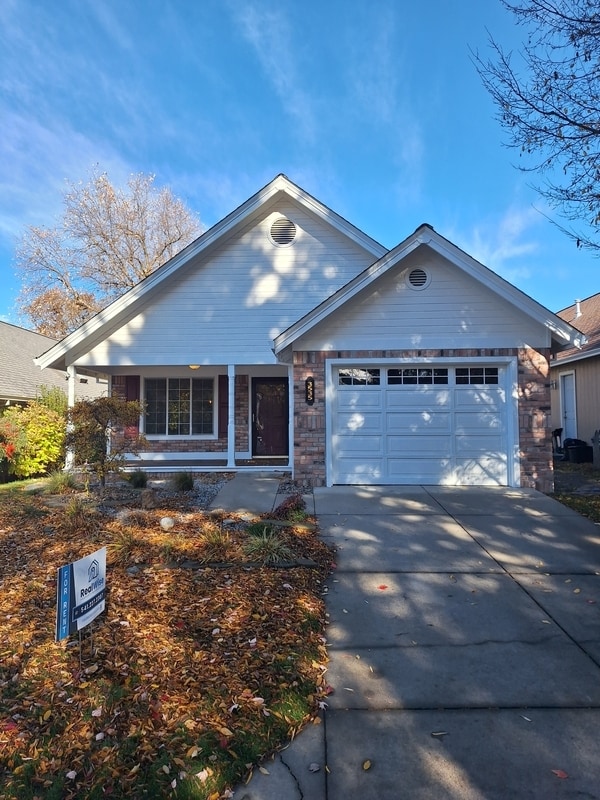 3535 Village Dr in Medford, OR - Building Photo - Building Photo