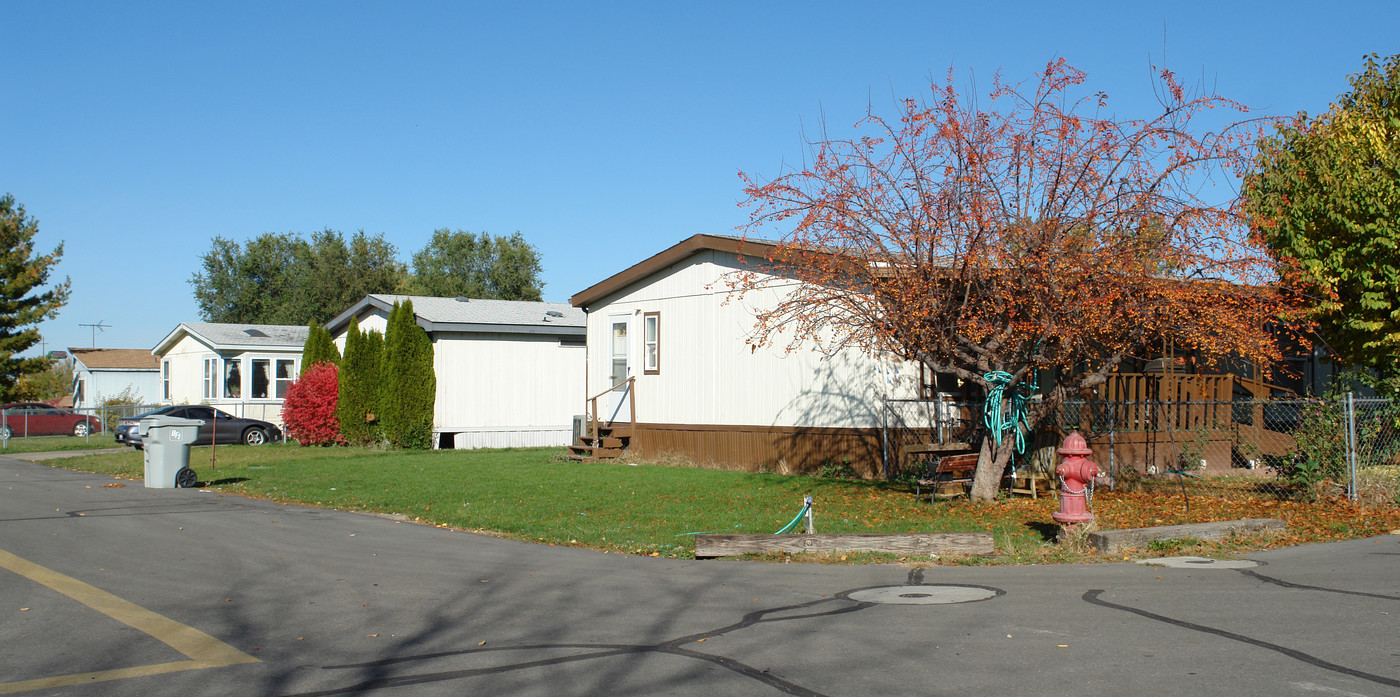 Midway Park in Caldwell, ID - Building Photo