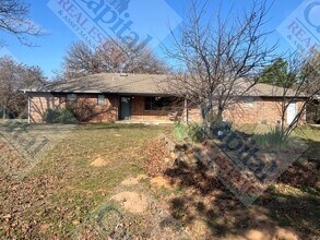 8000 108th Ave NE in Norman, OK - Building Photo - Building Photo