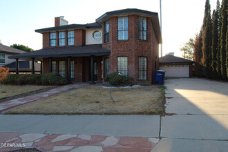 1321 James Kelley Dr in El Paso, TX - Foto de edificio - Building Photo