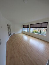 2550 Thorndyke Ave W in Seattle, WA - Building Photo - Building Photo