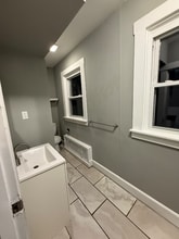 17 Reynolds St, Unit 2 in New Bedford, MA - Building Photo - Building Photo