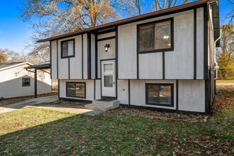 11 Carriage Lane in Glen Carbon, IL - Building Photo - Building Photo