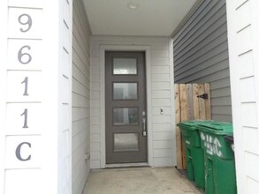 9611 Marlive Ln in Houston, TX - Building Photo - Building Photo