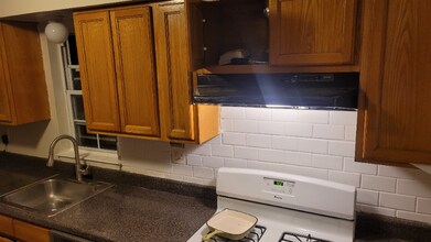 323 E Jersey St in Elizabeth, NJ - Building Photo - Building Photo