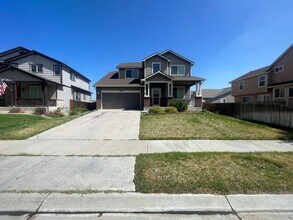11485 Iola St in Henderson, CO - Building Photo - Building Photo