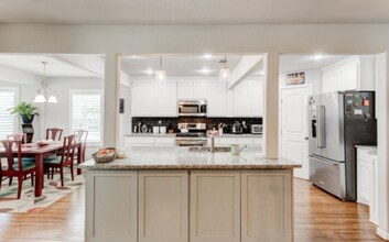 2933 S Hills Ave in Fort Worth, TX - Building Photo - Building Photo