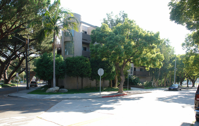 Bethany Towers in Burbank, CA - Foto de edificio - Building Photo