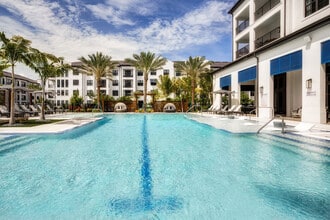 Marea in Naples, FL - Foto de edificio - Building Photo