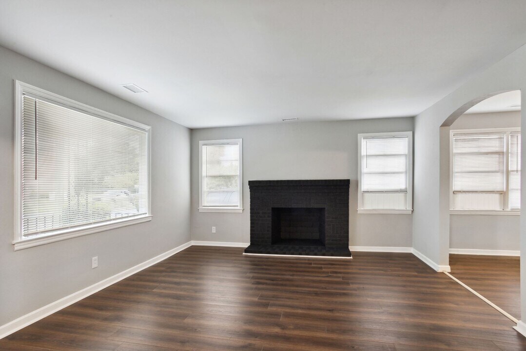 1104 W Victory Dr in Savannah, GA - Building Photo