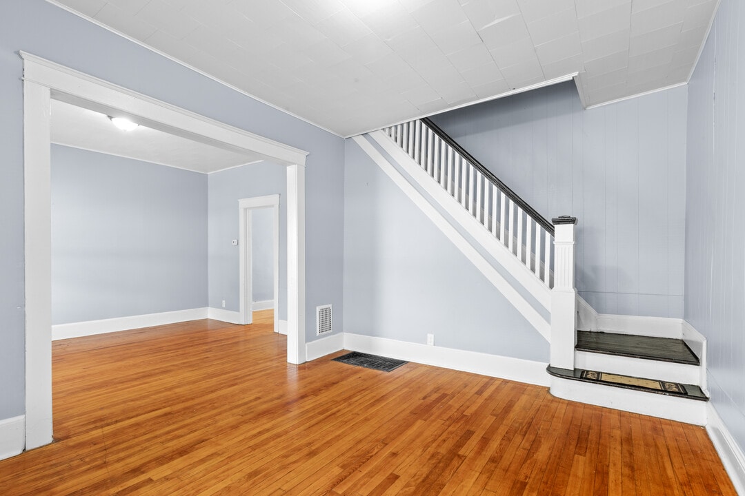 6 Van Vorst St in Utica, NY - Building Photo