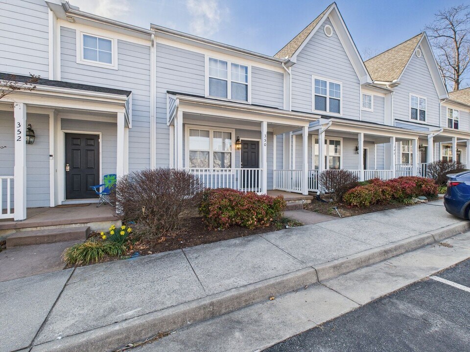 350 Marquette Ct in Crozet, VA - Foto de edificio