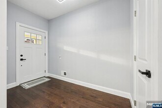 66 Hoover Ave in Passaic, NJ - Foto de edificio - Building Photo