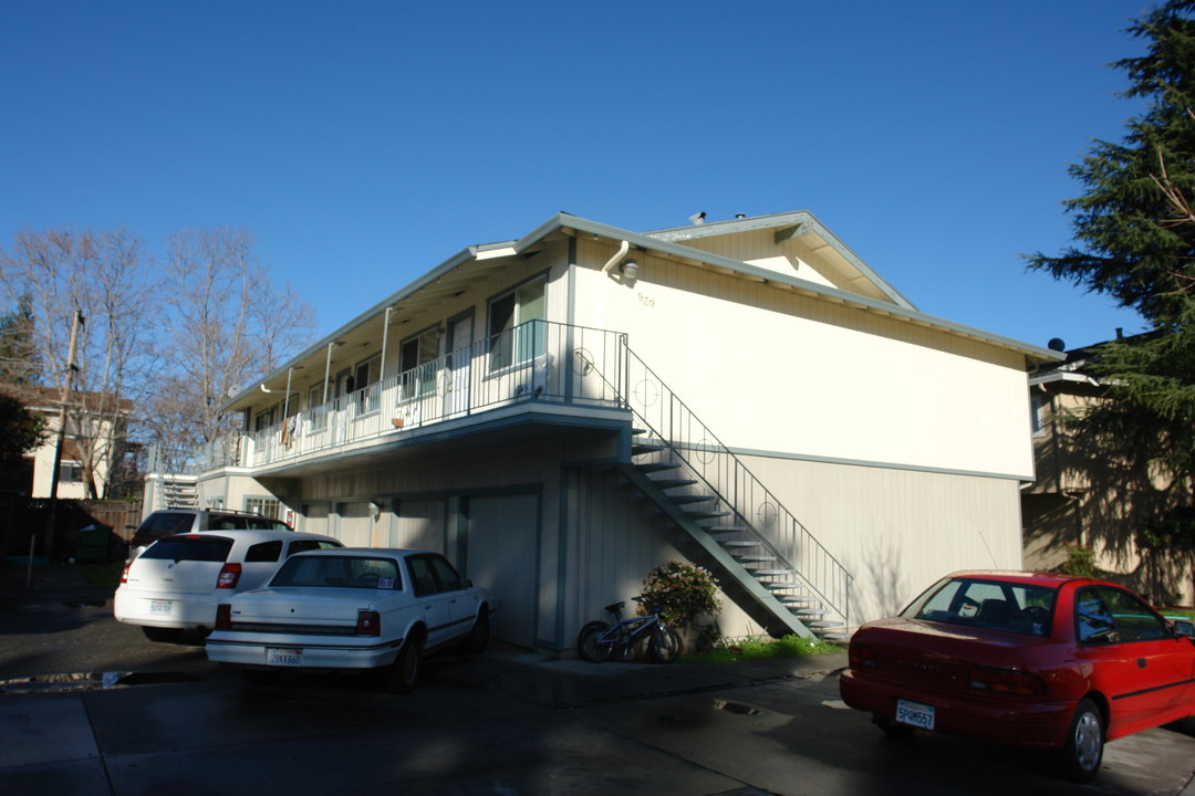 939 Temple Dr in San Jose, CA - Building Photo