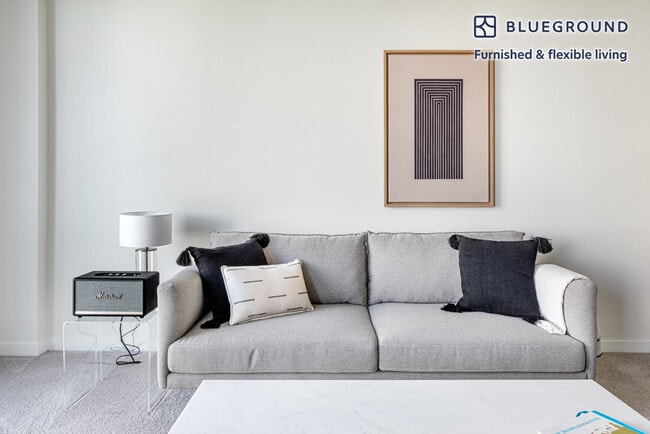 550 Moreland Way in Santa Clara, CA - Foto de edificio - Building Photo