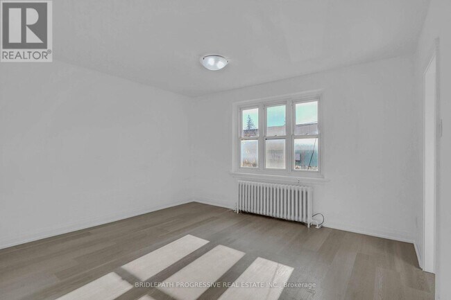 894 Eglinton Ave W in Toronto, ON - Building Photo - Building Photo