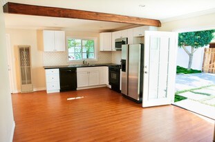 128 S Brighton St, Unit 2 in Burbank, CA - Building Photo