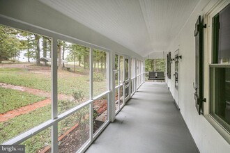 6122 Leedstown Rd in Colonial Beach, VA - Foto de edificio - Building Photo
