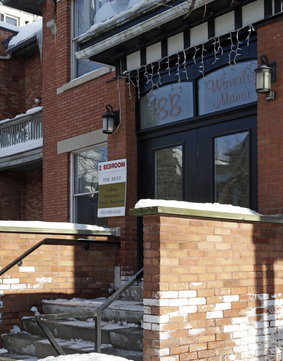 Waverly Manor in Ottawa, ON - Building Photo