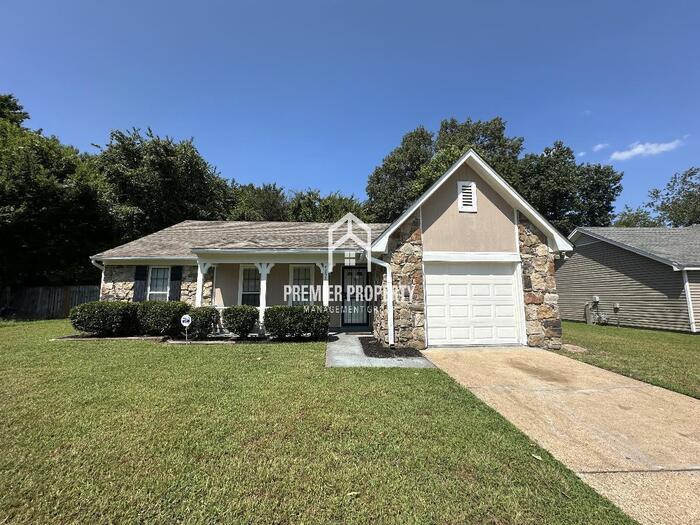 4255 Moonfall Way in Memphis, TN - Building Photo