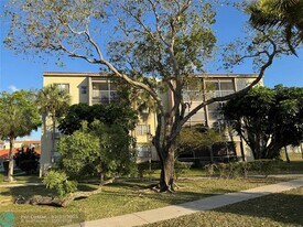 1810 N Lauderdale Ave in North Lauderdale, FL - Building Photo