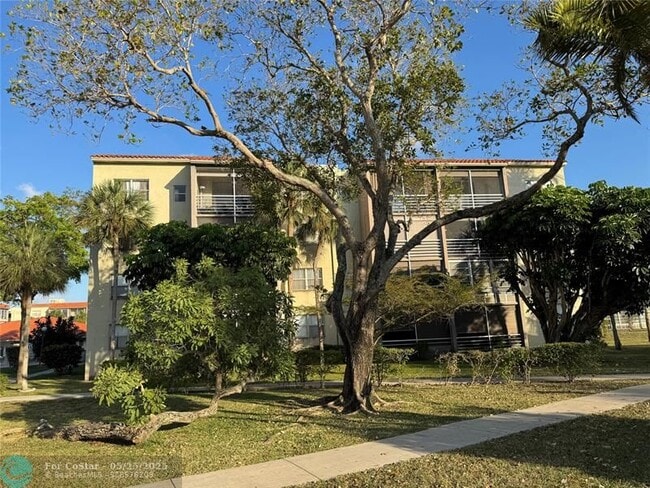 property at 1810 N Lauderdale Ave