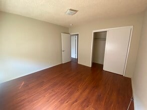 The Frontier in Reseda, CA - Foto de edificio - Building Photo