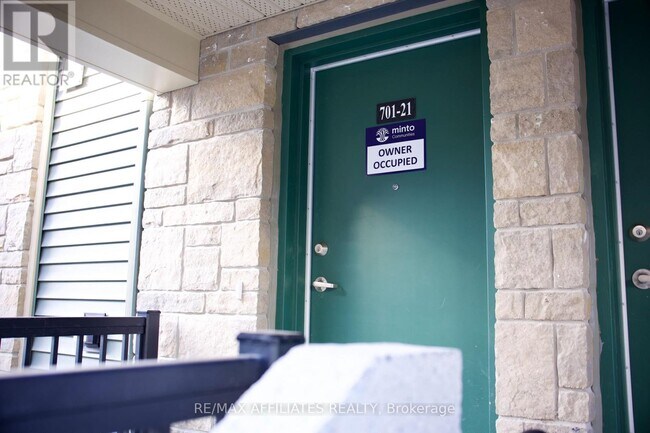 701 Glenroy Gilbert Dr in Ottawa, ON - Building Photo - Building Photo