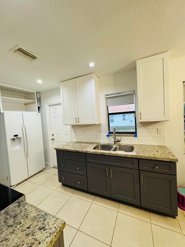 297 NW 1st Ave in Deerfield Beach, FL - Building Photo - Building Photo