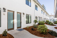 Vista de Anza in Torrance, CA - Foto de edificio - Building Photo