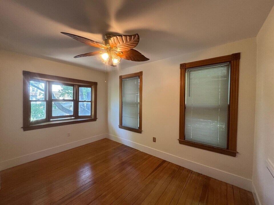 94 College Ave, Unit 2 in Somerville, MA - Building Photo