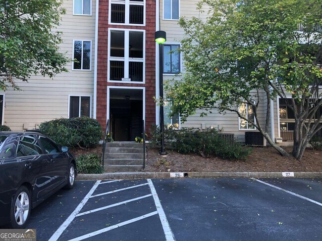 572 Emory Oaks Way in Decatur, GA - Foto de edificio - Building Photo