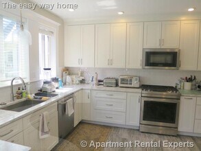 17 Dickson St in Somerville, MA - Foto de edificio - Building Photo
