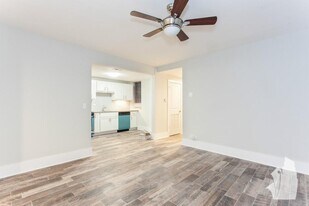 2922 W Logan Blvd, Unit G in Chicago, IL - Building Photo