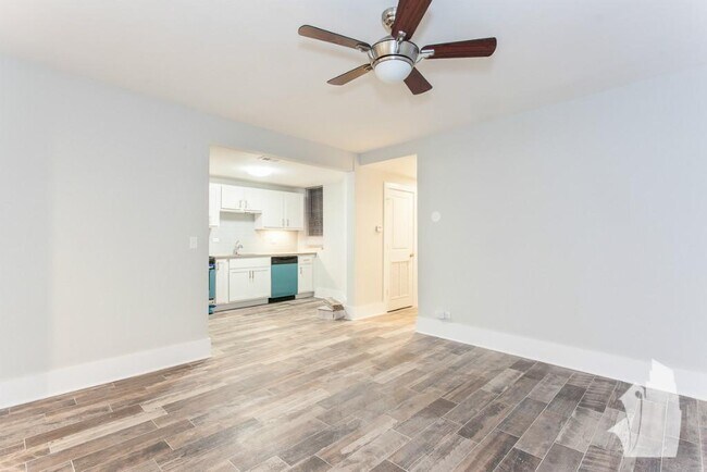 2922 W Logan Blvd, Unit G