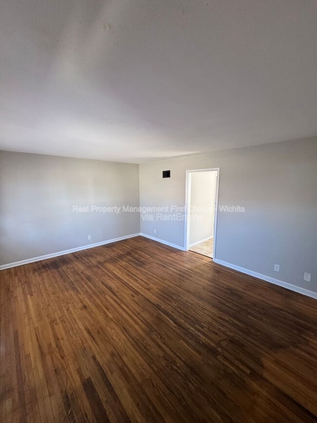 1632 S Mission Rd in Wichita, KS - Building Photo - Building Photo