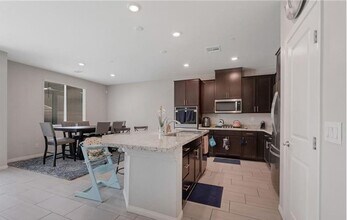 372 Soubrette Ct in Las Vegas, NV - Foto de edificio - Building Photo