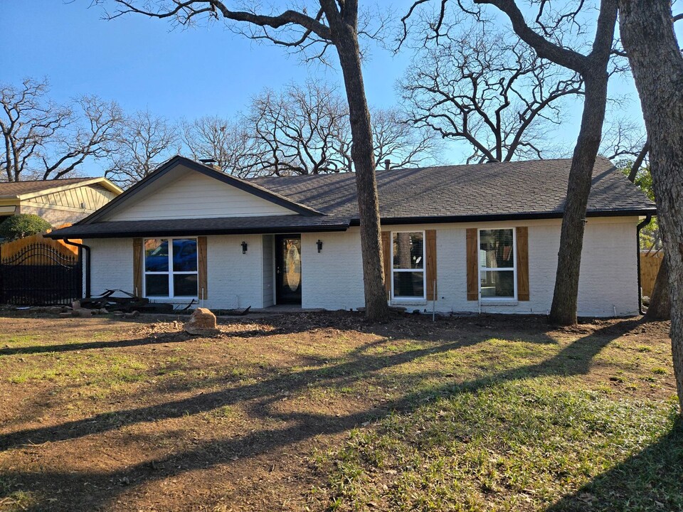 721 Timberhill Dr in Hurst, TX - Building Photo