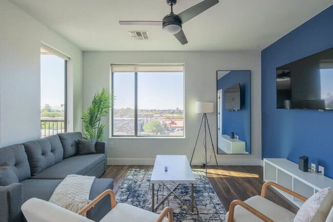 property at 812 W 1st St