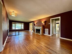 882 NE 7th St in Grants Pass, OR - Building Photo - Building Photo