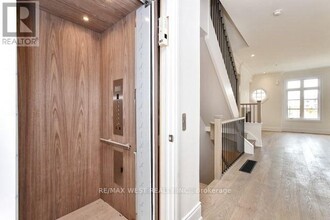 2088 Queensborough Gate in Mississauga, ON - Building Photo - Building Photo
