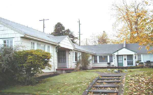 4030 SE Ivon St in Portland, OR - Building Photo - Building Photo