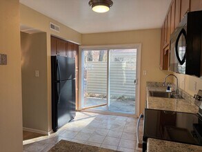 82 Summer E in Williamsburg, VA - Foto de edificio - Building Photo