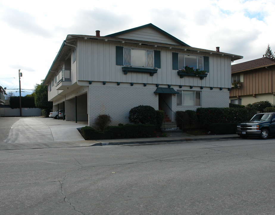 1885 Ednamary Way in Mountain View, CA - Foto de edificio