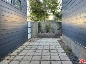 800 Hampton Dr-Unit -F in Los Angeles, CA - Building Photo - Building Photo