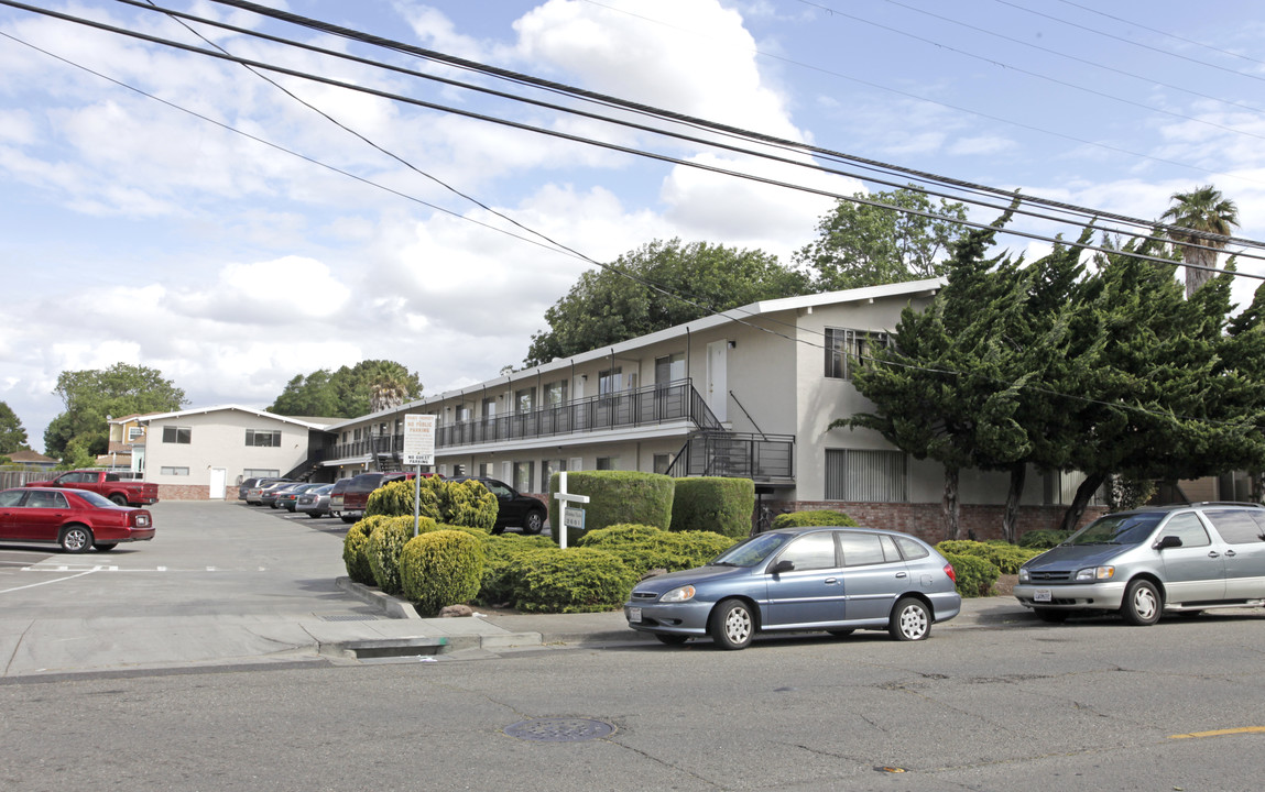 Marina Vista in San Leandro, CA - Building Photo