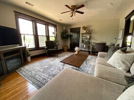 3317 Pearl St, Unit #2 in McHenry, IL - Building Photo