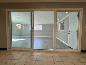 5306 W Henderson Pl in Santa Ana, CA - Building Photo - Building Photo