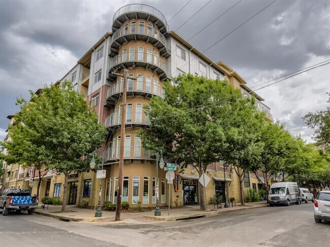property at 910 W 25th St