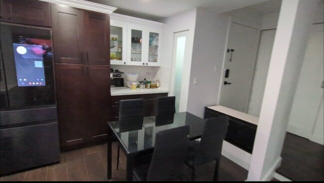 4727 W Lake Sammamish Pkwy SE in Issaquah, WA - Building Photo - Building Photo